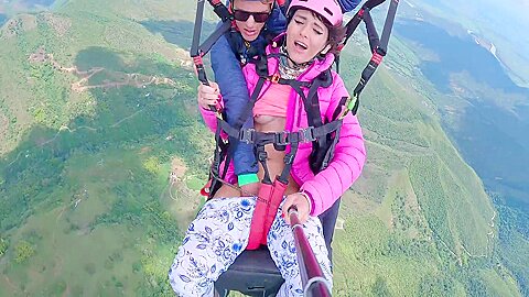 Nasse Muschi spritzt In den Himmel 2200m hoch In den Wolken Beim Gleitschirmfliegen 18 Min - free porn video