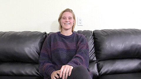 Thia verblüffte ihren Manager, als sie sich auszog und ihre Beine weit spreizte, um gefickt zu werden - free porn video