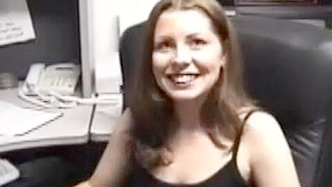 Nur mein Kollege Freund geht für einen liebenswürdigen Orall-Service runter - free porn video