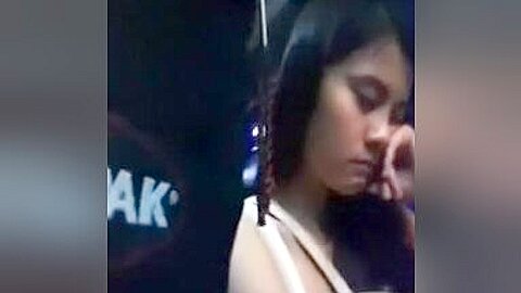 Heiße Doxies im Bus anzufassen ist für mich ein neuer Genuss - free porn video