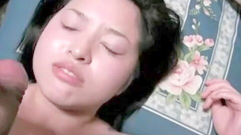 Japanische Freundin nimmt eine Gesichtsbehandlung - free porn video