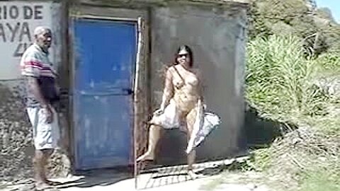 Frau blinkt alten Kerl - free porn video