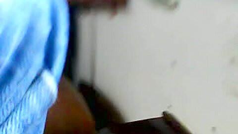 Wichsen in einem fahrenden Zug - free porn video