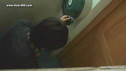chinesische Mädchen gehen auf die Toilette.35 - free porn video