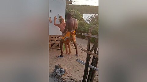 Französische Milf von einem afrikanischen Stammesmann gefickt - free porn video