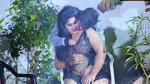 Moti Aur Bade Dudhwali Sauteli Maa Ko Bagiche Me Raat Ko Lejakar Sautele Bete Ne Ghapa Ghap Choda Aur Muh Me Gira Dala - free porn video