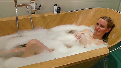 Reife Mutter fickt jeden Tag - free porn video