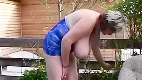 Reife öffentliche show mit großen Titten - free porn video