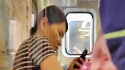 Streichelte seinen kleinen penis im Zug - free porn video