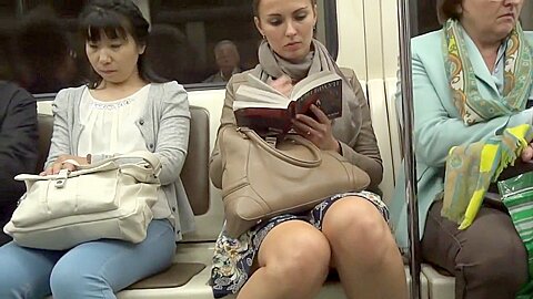 Upskirt im Zug - free porn video