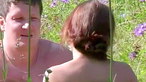 Lauernder  erwischt sex im Gras - free porn video