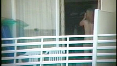 Echter  - Volle Frontale Nackte Blondine auf dem Balkon - free porn video