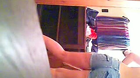 Schwester auf versteckter Kamera erwischt 1 - free porn video