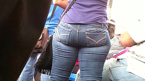Ehrliche Latina Beute auf NYC Bus 1 - free porn video