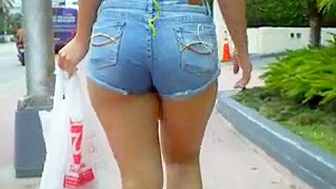 Heiße Latina in Zöpfen zu Fuß in Miami - free porn video