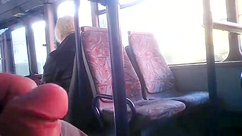 wichsen für blonde Reife Frau im bus 3 - free porn video
