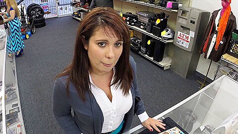 Vollbusige und Milf kommt herein und versucht alte Karten zu verkaufen wird gefickt - free porn video