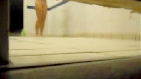 öffentliche Dusche ausspionieren - free porn video
