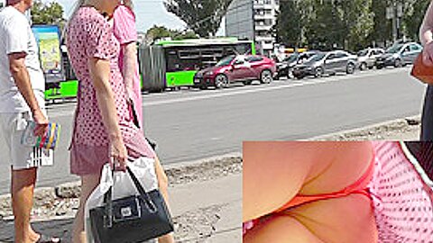 Amateur blonder upskirt präsentiert leckeren Hintern - free porn video