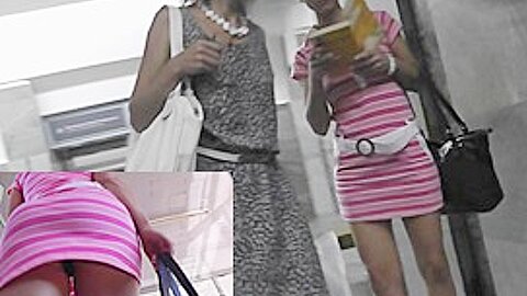 Hawt Brünette Haare upskirt cutie in der U-Bahn - free porn video