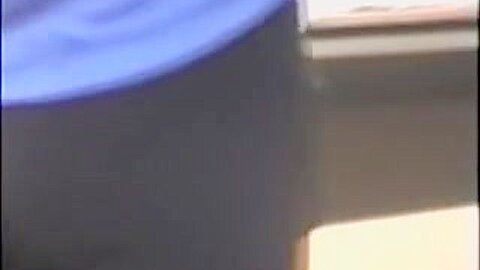 Sportliches küken beeindruckt mit dem offenen Arsch auf der straße 04d - free porn video