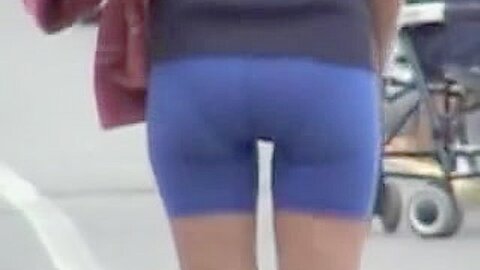 Offene Sportshorts auf dem wirklich festen weiblichen Po 03za - free porn video