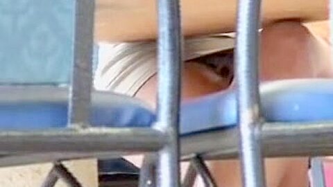 Kleine Kirschen sind auf das Höschen von Upskirt Girl ABFD gezeichnet - free porn video