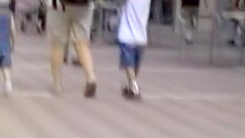 Öffentliches Sharking mit dem heißen Girl und vielen Leuten in der Nähe - free porn video