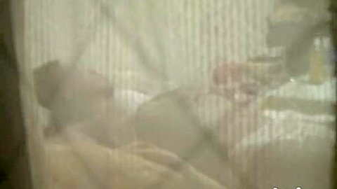 Fenster-Guck-Video mit einem geilen Engel, der Mösenbohren mag - free porn video