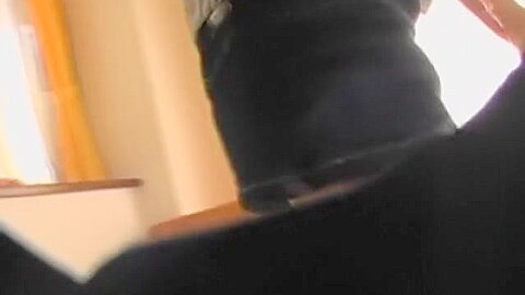 Zarte sorglose asiatische Prinzessin erkundet sich selbst, während sie heimlich aufgenommen wird - free porn video