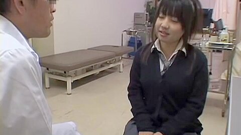 Faserpigtail japanisches teen bekommt eine perverse Muschiuntersuchung - free porn video