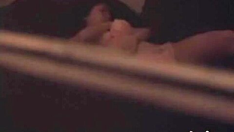 Sexvideo mit Masturbation, gefilmt von einem  aus einem Fenster - free porn video