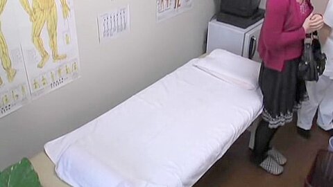 Kurzhaariger Japaner in -Massagevideo genagelt - free porn video