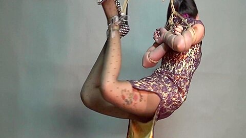 Extreme Hogtie-Aufhängung - free porn video