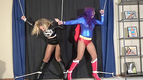 Blair & Tia Gut Gegen Böse - free porn video