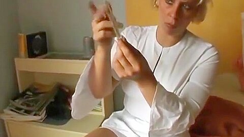 Jenny die Krankenschwester auf Tour - free porn video