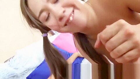 Der Monster Cock im Teenie Arsch - free porn video
