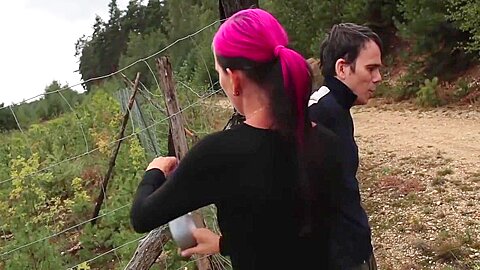 luder ball-kicks-busting girl - free porn video