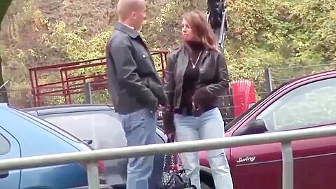 Sex im Wald mit einer pl&ouml tzlichen Schlampe - free porn video
