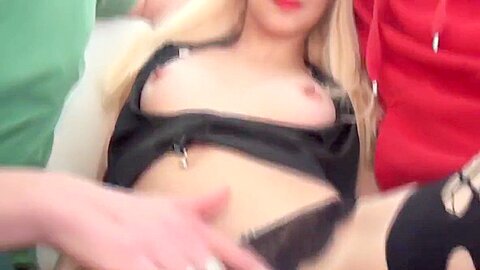 Kati - die geile Teenyschlampe fickt mit zwei Typen - free porn video