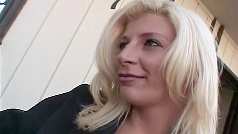 Sexy Sara mag Riesige Schwänze Und Sperma. - free porn video