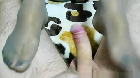 Deutsche amateur Mutter Step mom Footjob privat mit cumshot - free porn video