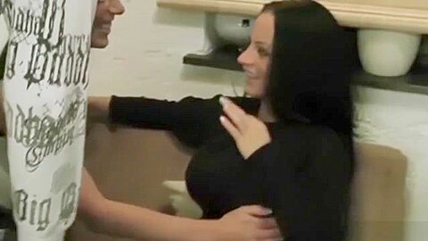 Deutsche Milfs mit dicken Eutern teilen einen steifen Pimmel - free porn video