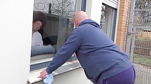 Reife Anfanger ficken bei einem deutschen Porno auf dem Sofa - free porn video