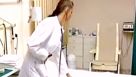 Frau Doktor Cindy - free porn video