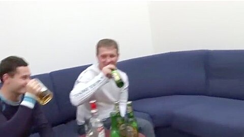 Besoffener Fick mit 2 Jungs - free porn video