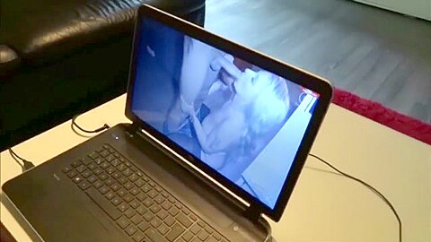 Milf Schwester Erwischt Ihn Beim Wichsen Und Fickt Ihn - free porn video
