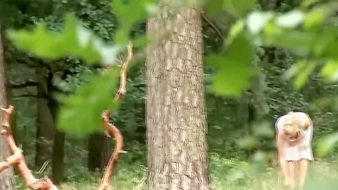 Blodine mit dem fettesten Arsch und den geilsten Titten wird im Wald - free porn video
