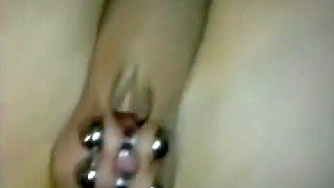 ZO GEIL TUSSEN HAAR GEPIERCTE KUTLIPES GENEUKT! - free porn video