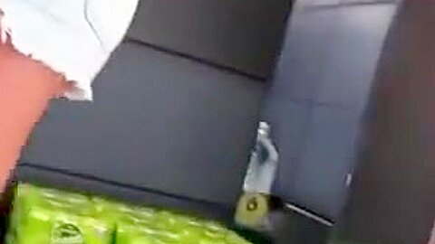 Enge Shorts frisst sich in die Teeny-Fotze! - free porn video